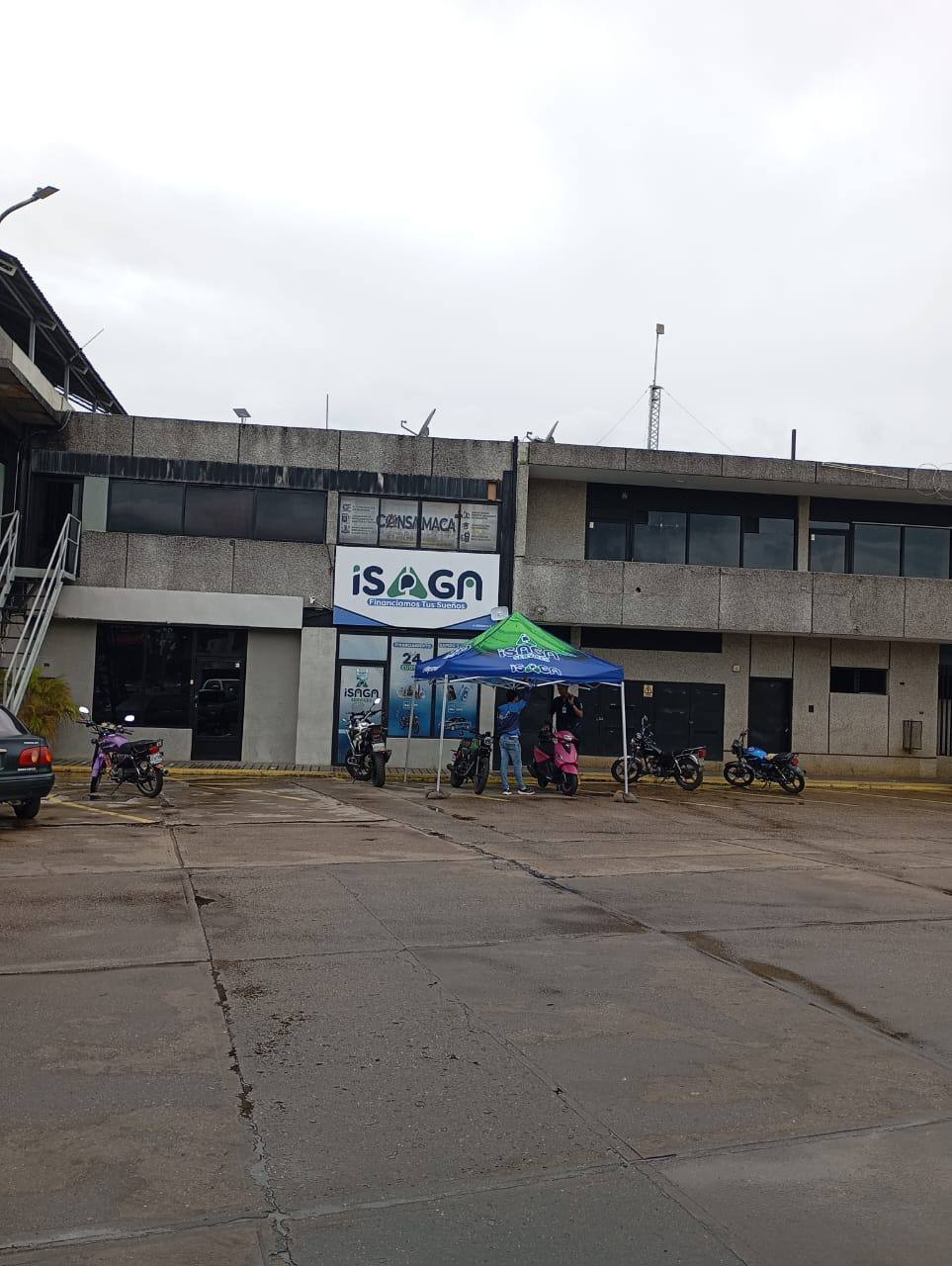 Fachada del centro comercial donde está Consamaca